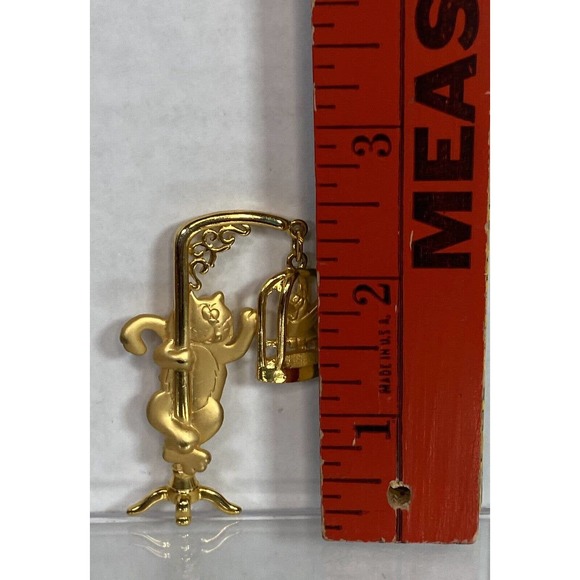 JJ Cat Bird Cage Pin Brooch Vintage Goldtone Animal Parrot Dangle Articulated - Picture 3 of 3